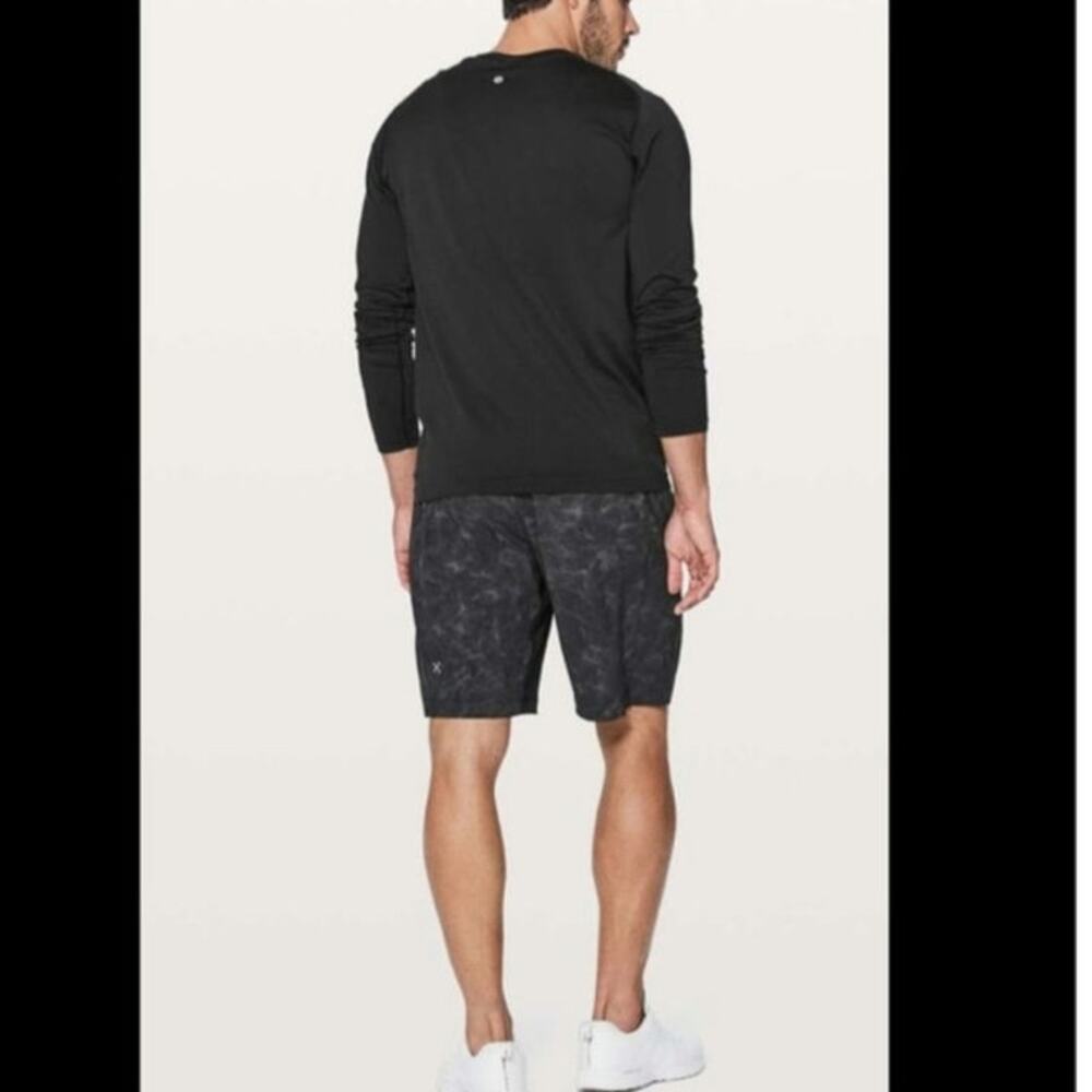 Lululemon T.H.E. Short Linerless 9" Camo Shorts Size: L
